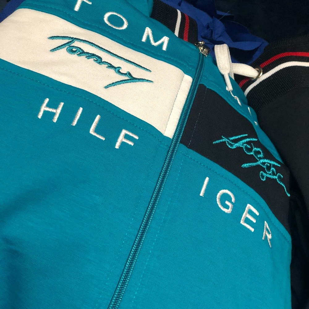 Tommy Hilfiger sweater with zipper and leggings